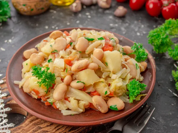Фото блюда: Тушеная капуста с картошкой и фасолью