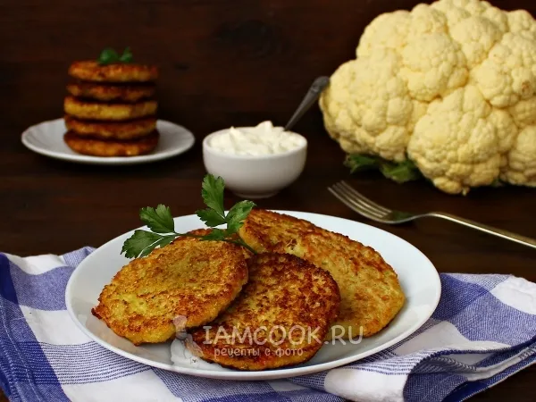 Фото готового блюда: Жареные оладьи из свежей цветной капусты