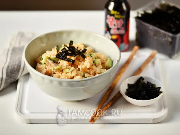 Фото готового блюда: Рис с консервированным тунцом и нори