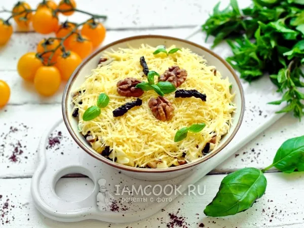 Фото готового блюда: Салат «Принцесса» с говядиной