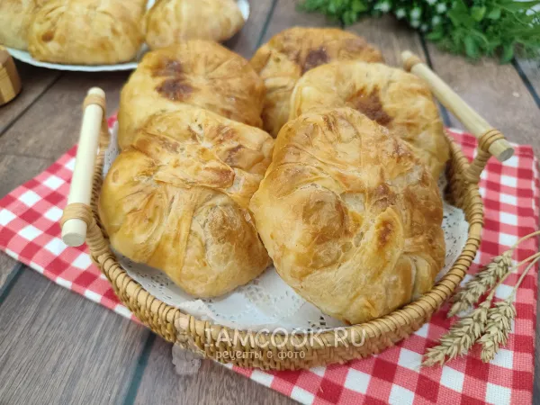 Фото готового блюда: Молдавские плацинды из вытяжного теста