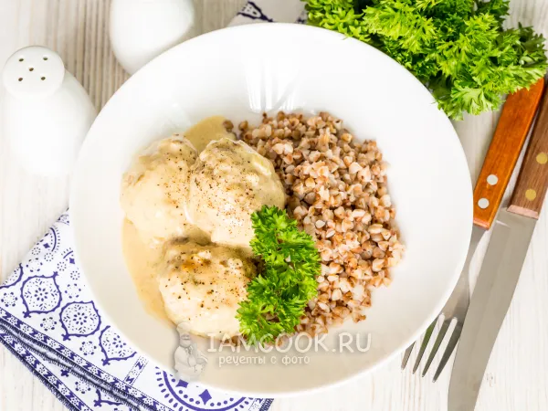 Фото готового блюда: Тефтели в сливочно-грибном соусе