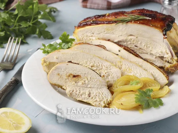 Фото готового блюда: Куриная грудка, запечённая целиком в медово-лимонном соусе