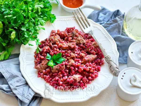 Фото готового блюда: Красная гречка с говядиной и свеклой