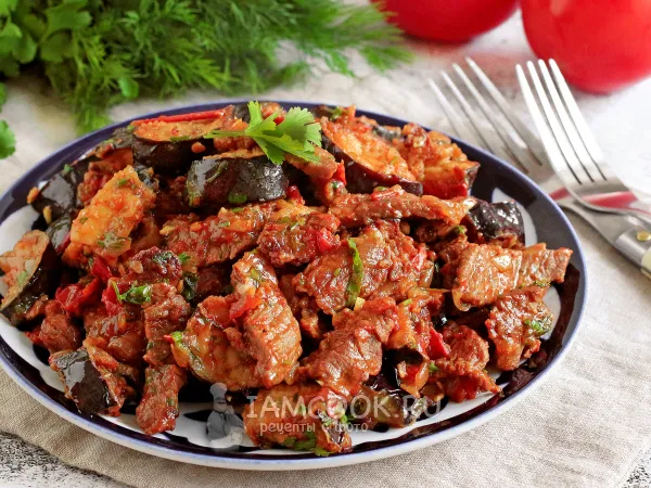 Фото готового блюда: Говядина с баклажанами в казане
