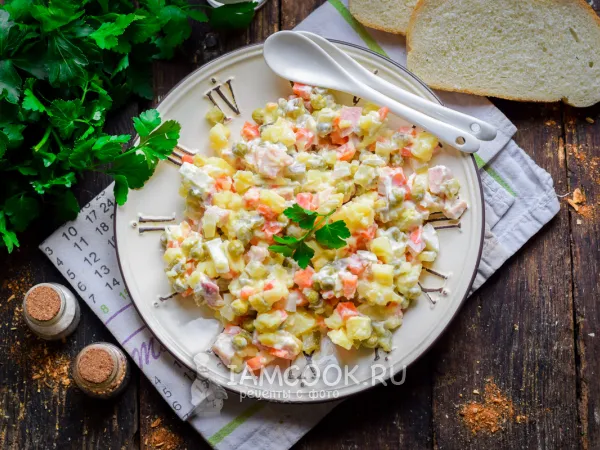 Фото готового блюда: Салат «Столичный» с копченой курицей