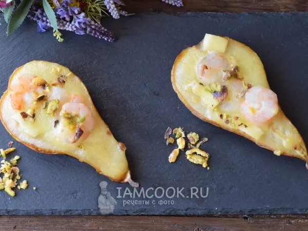 Фото готового блюда: Груши, запеченные с креветками и сыром