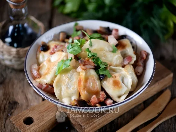 Фото готового блюда: Жареные вареники с картошкой