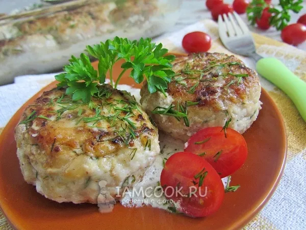 Фото готового блюда: Куриные тефтели с цукини и рисом