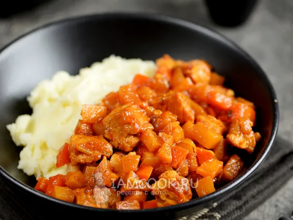 Фото готового блюда: Тушеная репа с мясом