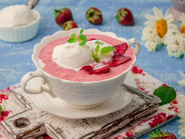 Фото блюда: Клубничный гаспачо с мороженым