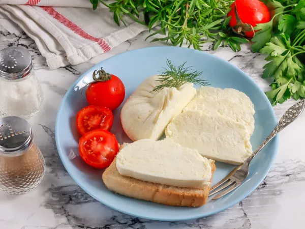 Фото готового блюда: Брынза из козьего молока