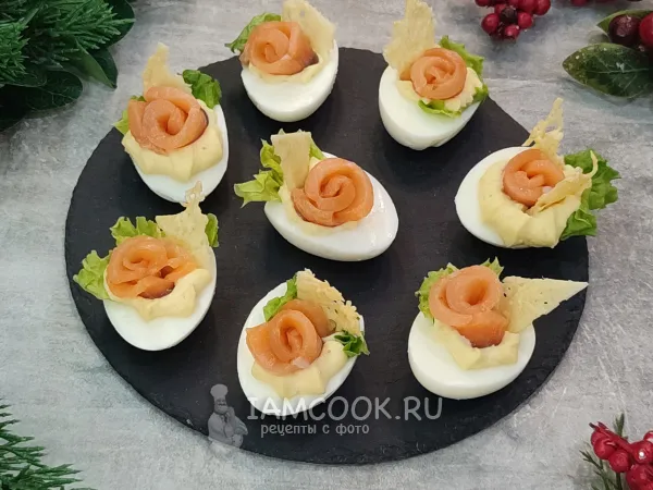 Фото блюда: Фаршированные яйца «Цезарь»