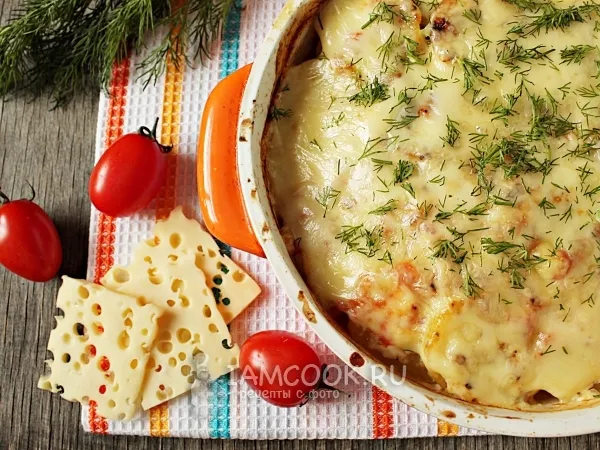 Фото готового блюда: Картошка с мясом и сыром в духовке