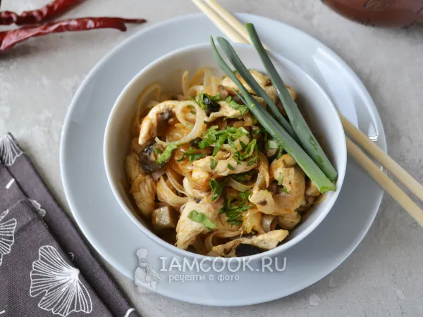 Фото блюда: Рисовая лапша с соусом «Том Ям»