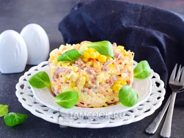 Фото блюда: Салат с копченой колбасой и сыром