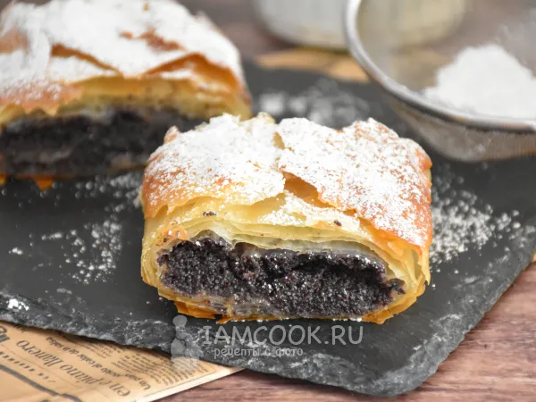 Фото готового блюда: Штрудель с маком из теста фило