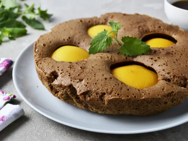 Фото блюда: Пирог с консервированными персиками в мультиварке