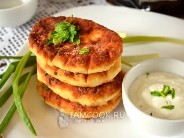 Фото блюда: Несладкие сырники с начинкой из яйца и зеленого лука