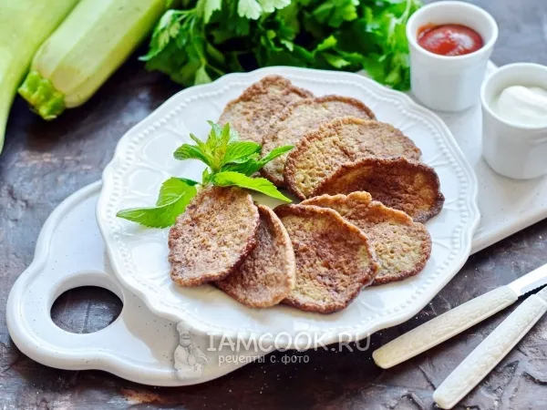 Фото готового блюда: Печеночные оладьи с кабачком