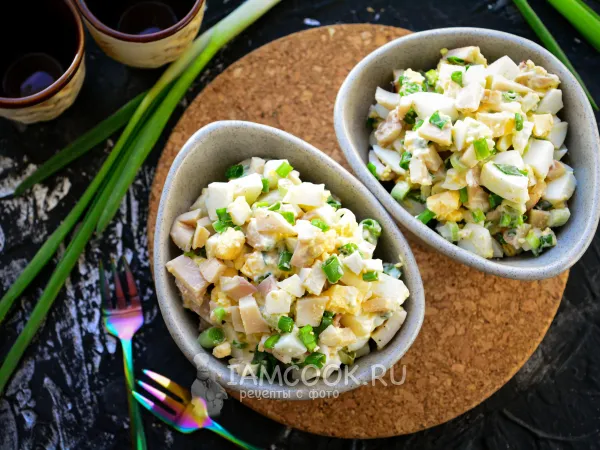 Фото блюда: Салат с кальмарами, яйцом и зеленым луком