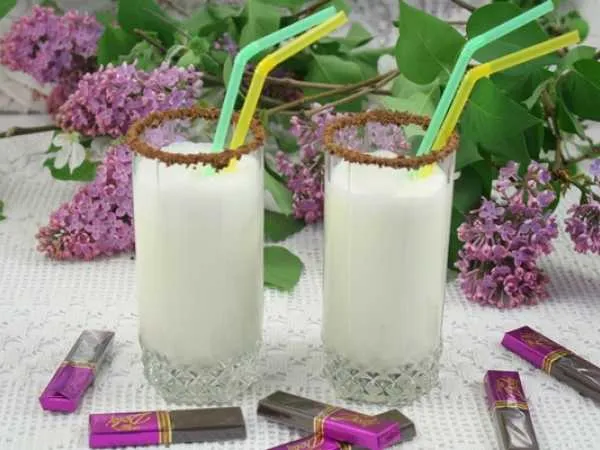 Фото готового блюда: Молочный коктейль с мороженым