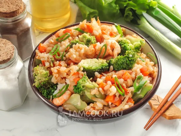 Фото блюда: Жареный рис с креветками и овощами