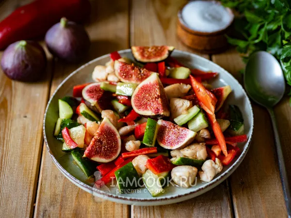 Фото блюда: Салат с инжиром и курицей