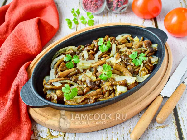 Фото блюда: Жареные опята с луком