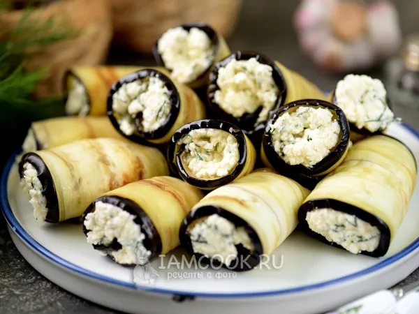 Фото готового блюда: Рулетики из баклажанов с брынзой и чесноком
