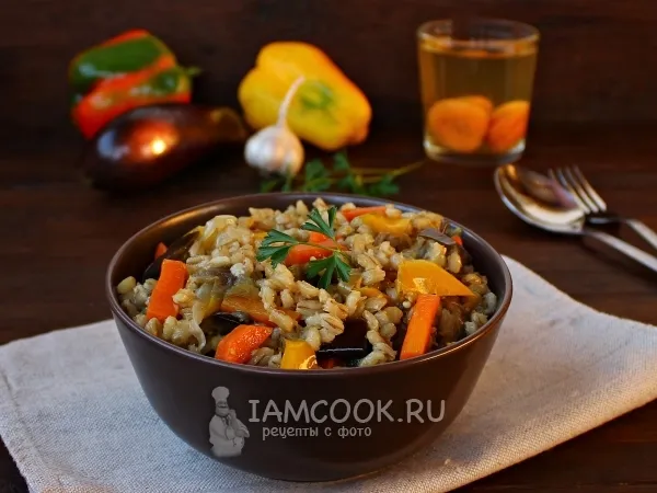 Фото готового блюда: Перловая каша с овощами в мультиварке
