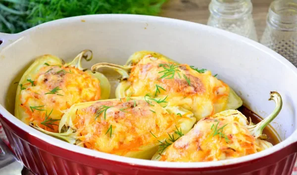 Фото блюда: Перец, фаршированный курицей и сыром