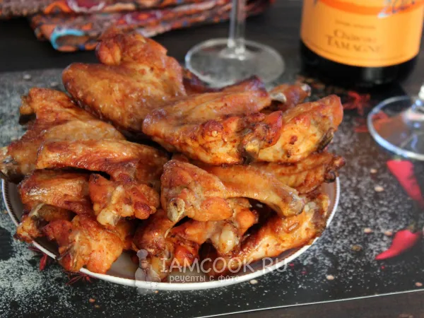 Фото готового блюда: Куриные крылышки в аджике в духовке
