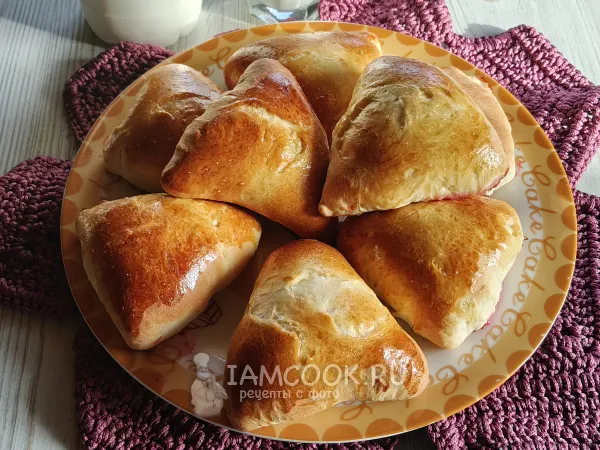 Фото готового блюда: Пирожки с клюквой в духовке