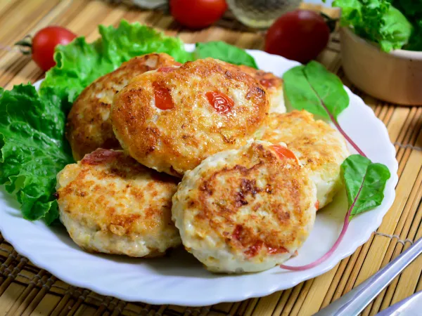 Фото блюда: Куриные котлеты с помидорами