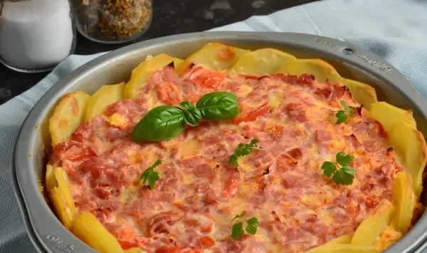 Фото блюда: Картофельный киш с ветчиной и сыром