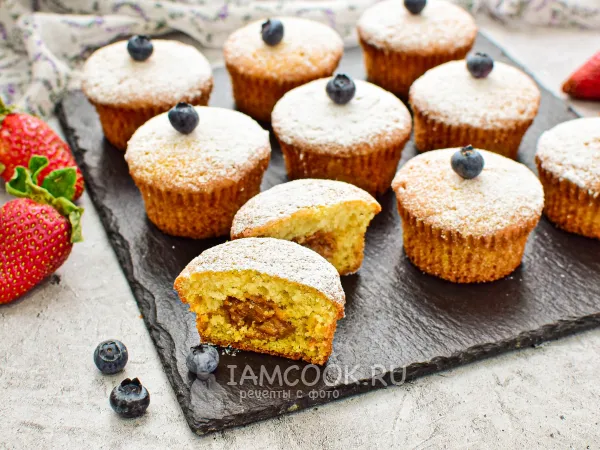 Фото блюда: Кексы на кефире с вареной сгущенкой