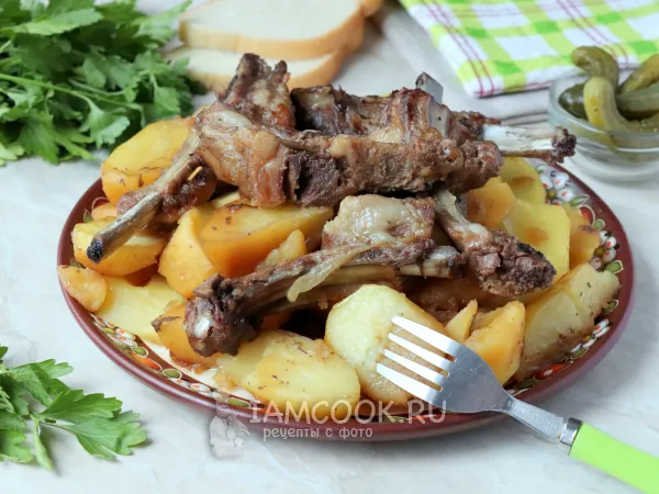 Фото готового блюда: Свиные ребра с картошкой в рукаве