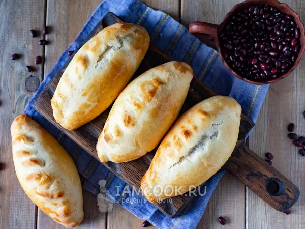 Фото готового блюда: Сладкие пирожки с фасолью (в духовке)