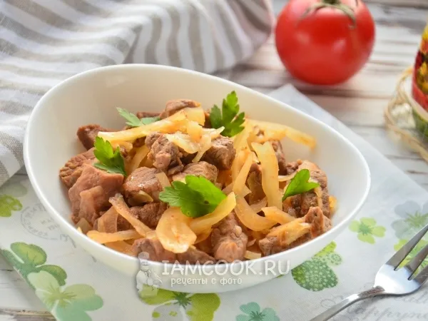 Фото готового блюда: Тушеная капуста с говядиной в мультиварке