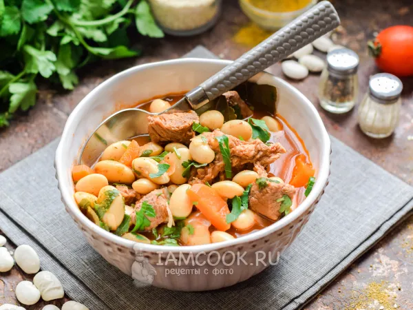 Фото готового блюда: Говядина с фасолью в томатном соусе (тушеные)