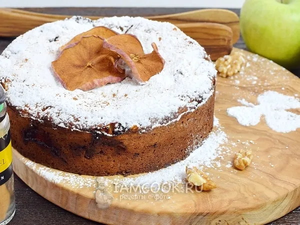 Фото готового блюда: Шарлотка с яблоками на сметане