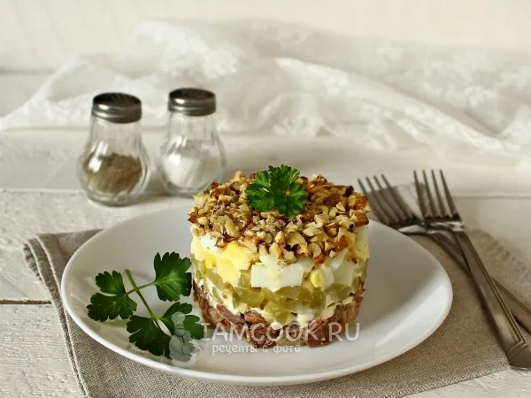 Фото блюда: Салат с говядиной и грецкими орехами