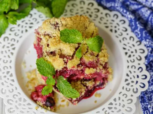 Фото блюда: Насыпной пирог с ягодами (с овсяными хлопьями)