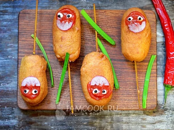 Фото готового блюда: Корн-дог (сосиски в кукурузном кляре на палочке)