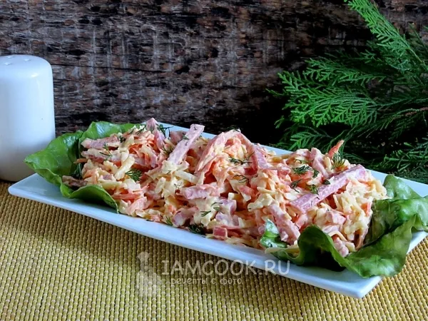 Фото блюда: Салат с сыром, морковью и копченой колбасой