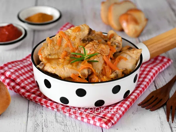 Фото блюда: Куриные крылышки с подливкой на сковороде