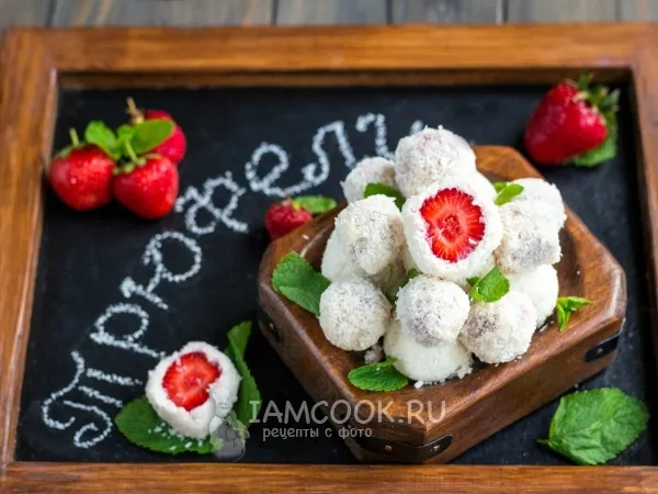 Фото готового блюда: Йогуртовые трюфели с клубникой и белым шоколадом