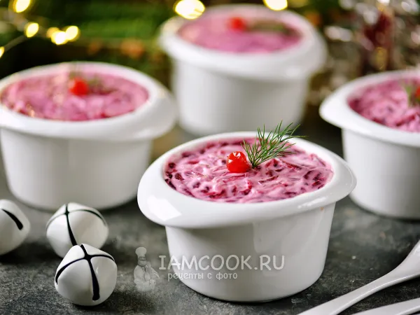 Фото блюда: Селедка под шубой с икрой мойвы