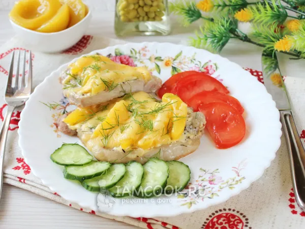 Фото готового блюда: Свинина с персиками консервированными (в духовке)